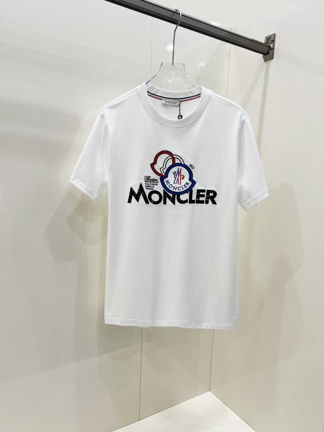 Moncler 蒙口 2025春夏新款男女同款短袖T恤，最新款全网独家首上！！~既经典有时尚百搭，谁不爱啊，将经典再次展现，非常的耐看，自带低奢光环与辨识度！传