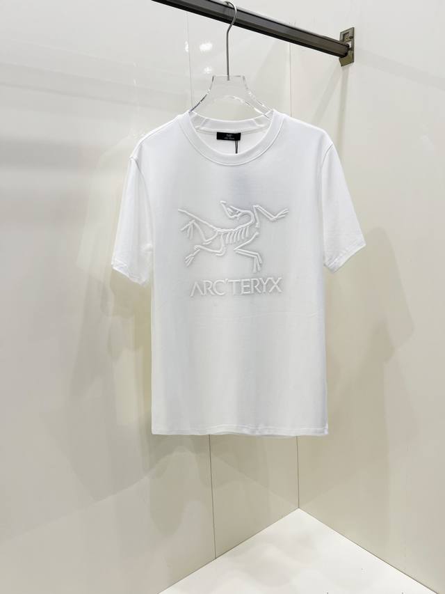 Arc'teryx 始祖鸟 2025春夏新款男女同款短袖T恤，最新款全网独家首上！！~既经典有时尚百搭，谁不爱啊，将经典再次展现，非常的耐看，自带低奢光环与辨识