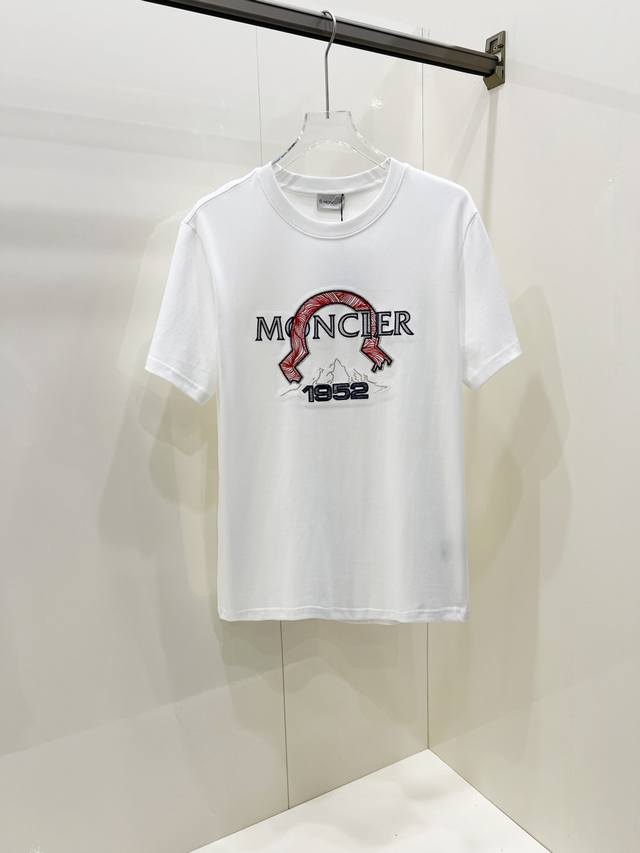 Moncler 蒙口 2025春夏新款男女同款短袖T恤，最新款全网独家首上！！~既经典有时尚百搭，谁不爱啊，将经典再次展现，非常的耐看，自带低奢光环与辨识度！传