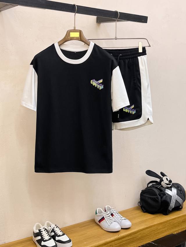 古驰 春夏顶级经典短袖套装，精致工艺专柜面料，顶级元素融合打造，经典短袖3标齐全，潮男时尚，无论是上身舒适度还是都是无可比拟的存在，可以说是夏日必备人手一套 码