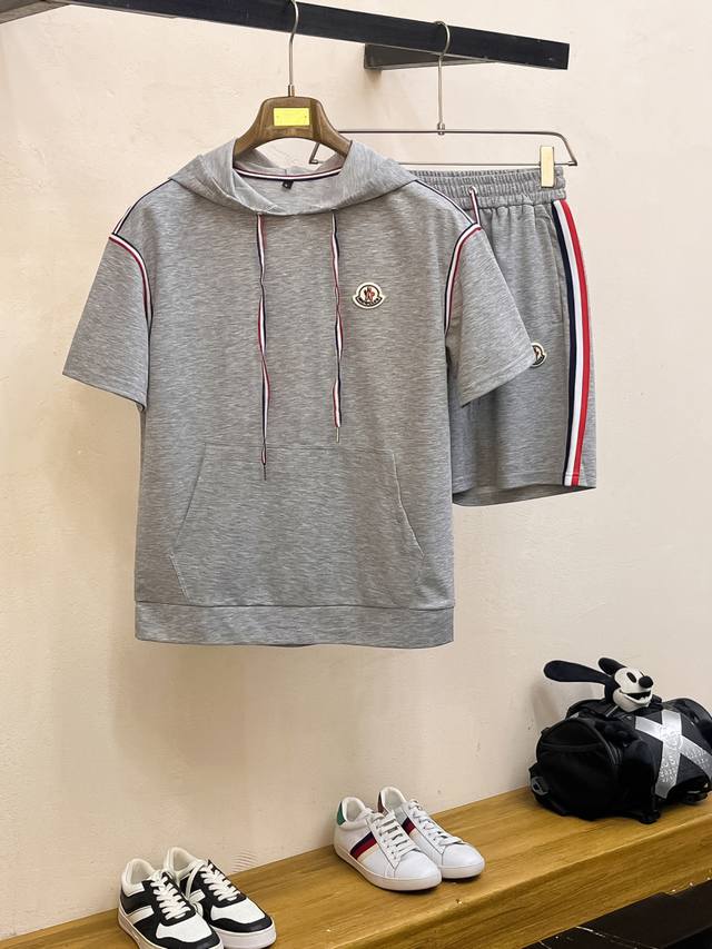 蒙口 春夏顶级经典短袖套装，精致工艺专柜面料，顶级元素融合打造，经典短袖3标齐全，潮男时尚，无论是上身舒适度还是都是无可比拟的存在，可以说是夏日必备人手一套 码