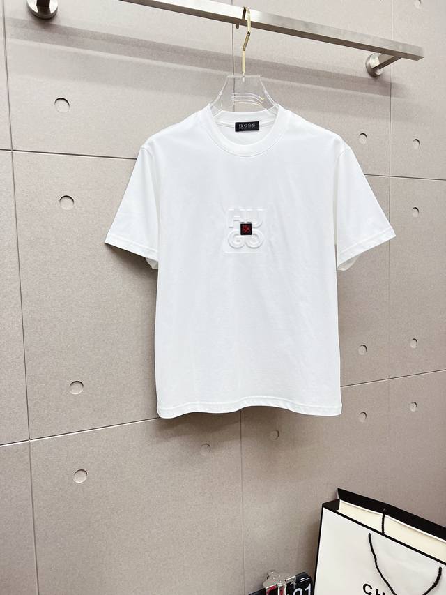 Boss 2025Ss新款字母印花圆领短袖，极具设计精选客供100%全棉面料，手感柔软亲肤，着身舒适透气性都无法挑剔，实物绝对会让你爱不释手！宽松小落肩的圆领版