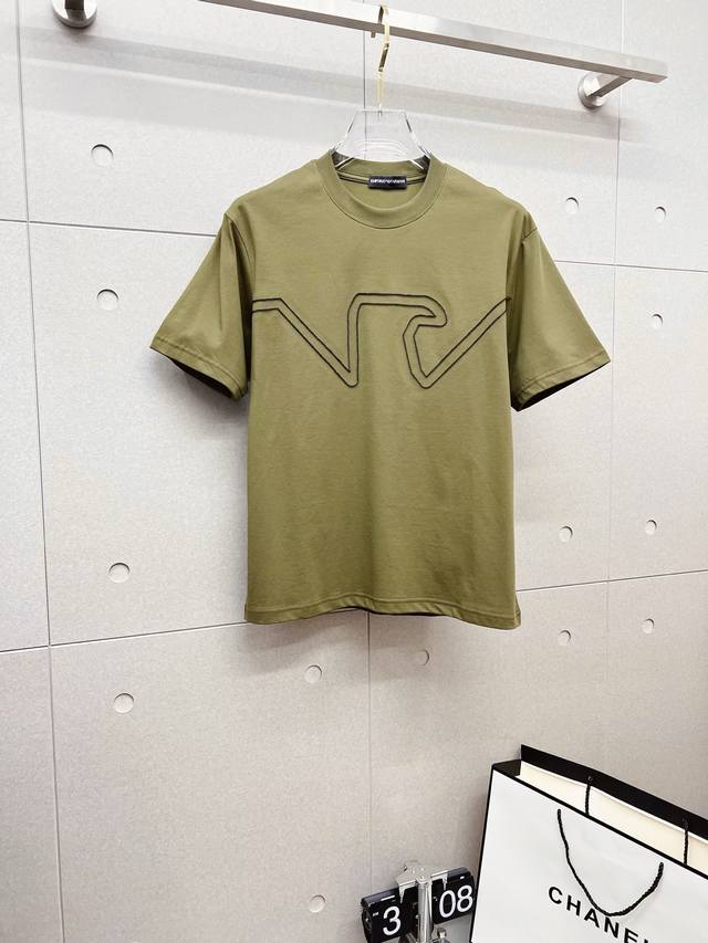 Armani 阿玛尼 2025Ss新款字母印花圆领短袖，极具设计精选客供100%全棉面料，手感柔软亲肤，着身舒适透气性都无法挑剔，实物绝对会让你爱不释手！宽松小