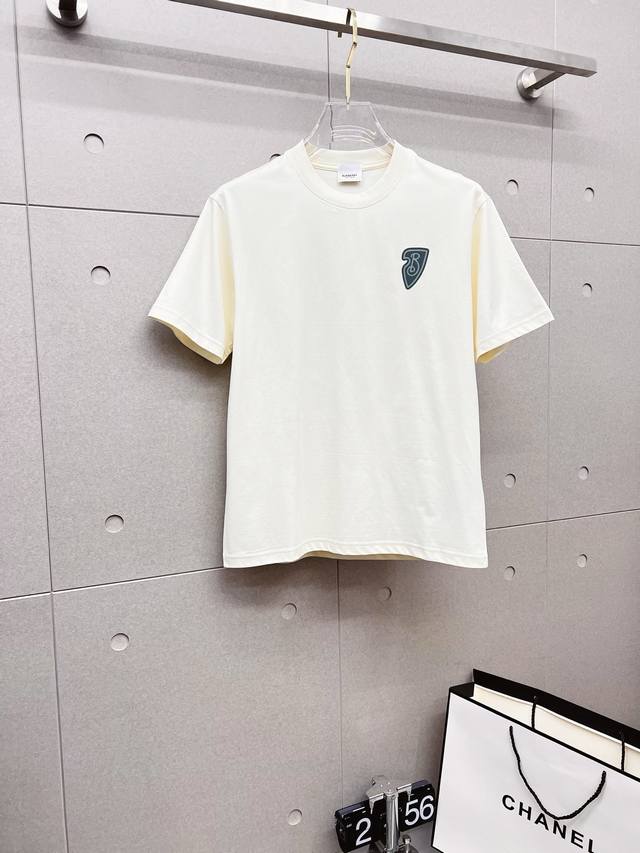 Burberry 巴宝莉 2025Ss新款字母印花圆领短袖，极具设计精选客供100%全棉面料，手感柔软亲肤，着身舒适透气性都无法挑剔，实物绝对会让你爱不释手！宽