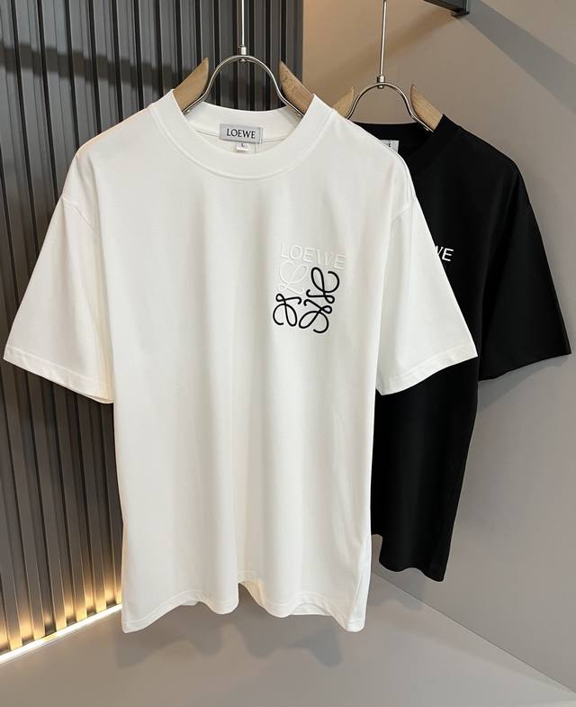 Loe*We罗*威 2025春夏新款男女同款短袖T恤，意大利原厂订单渠道，极具个性高级风，标志Logo图案压胶工艺设计！情侣款纯棉短袖T恤！！最新时尚潮流人气产