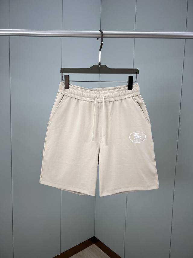 Burberry.巴宝莉 夏季男士新品骑士印章冰氧棉休闲短裤，正面饰有丝网印花工艺马术骑士徽标元素，弹性松紧腰边带抽绳，两个侧袋+背面贴袋设计，定制240克重冰