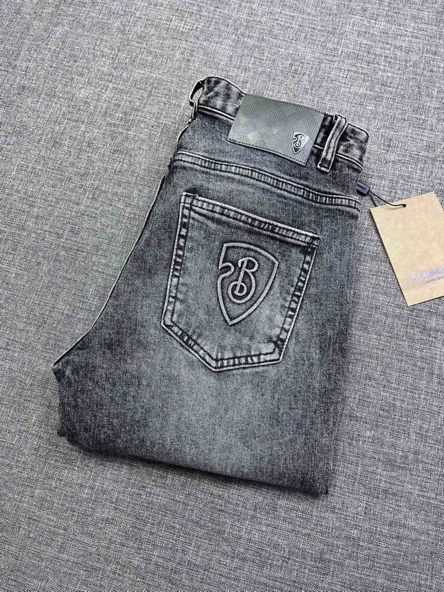 Burberry 巴宝莉男士牛仔裤，香港贸易公司货，纯正洋行渠道，顶级泰国代工出品，官网主推售卖！！牛仔裤属于B家的王牌单品，版型剪裁与面料都堪称一流，风格百搭