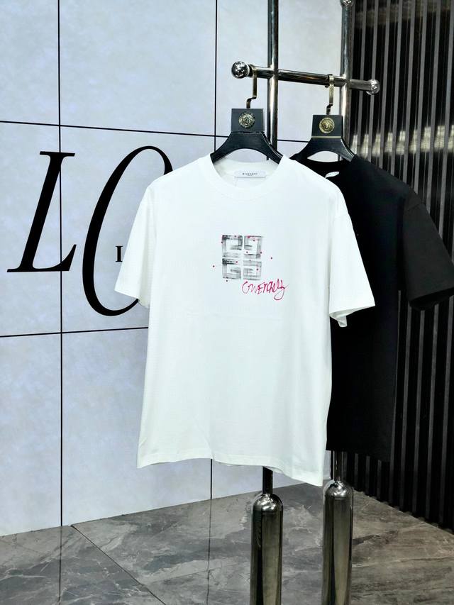 纪梵希 2025早春新款首发最新款短袖圆领T恤 高端订制 设计前卫时尚！高端定制高支棉面料.手感柔软.穿着舒适.级别精致车线.做工精细.上身效果无敌帅气！型男必