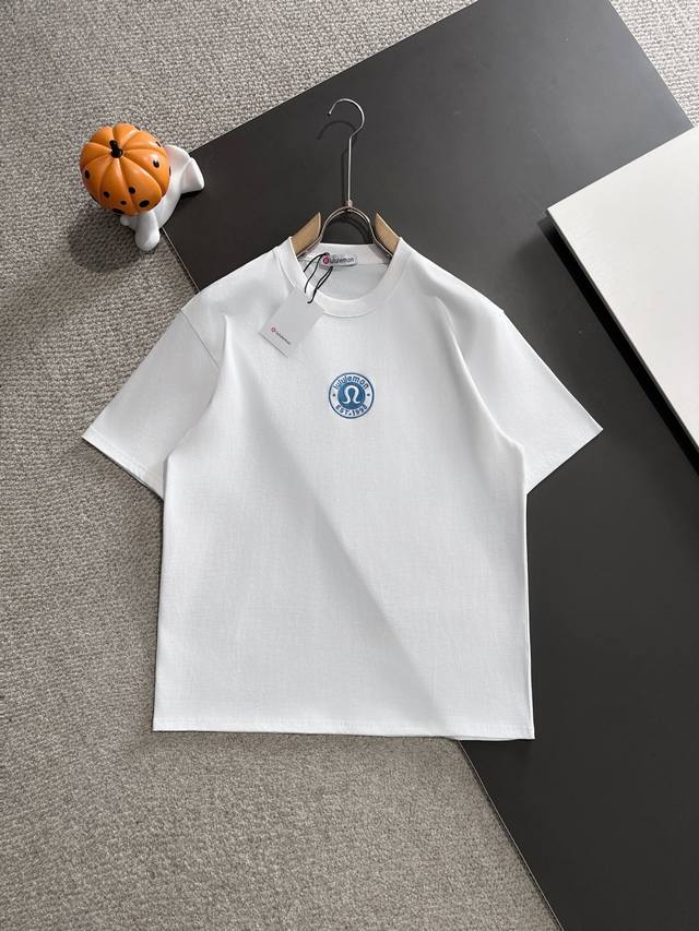 Lululemon露露* 2025春夏款上新 原高版本 露露 面料采用280克高密度纯棉 不变形 不缩水 工艺介绍：胸口百灵达拼色精密刺绣 双线走位 洗水 颜色