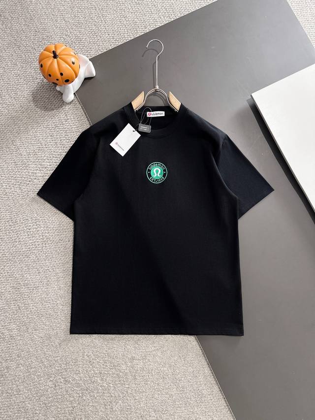 Lululemon露露* 2025春夏款上新 原高版本 露露 面料采用280克高密度纯棉 不变形 不缩水 工艺介绍：胸口百灵达拼色精密刺绣 双线走位 洗水 颜色