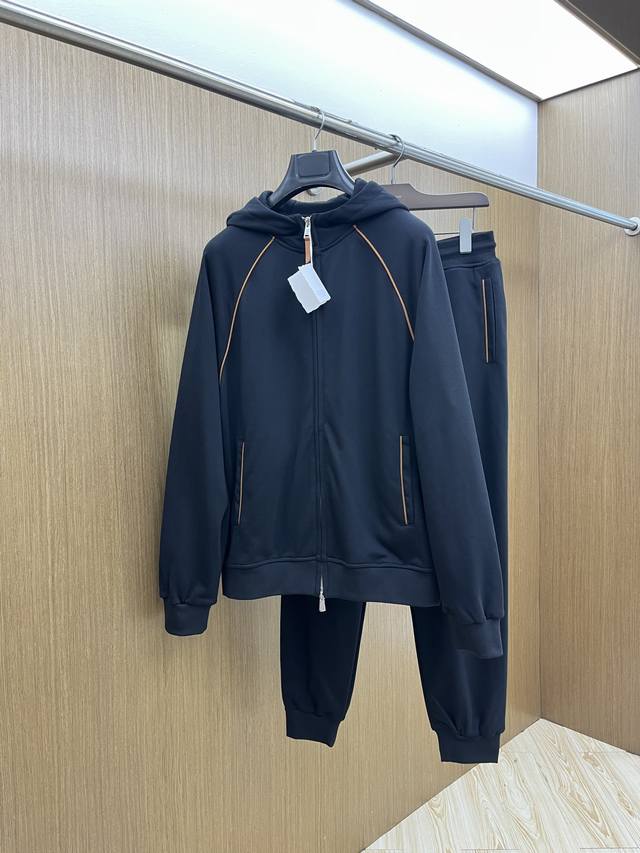 秋冬 套 Bc官网独家专供 高端独家定制款 秋冬新款专柜同款休闲套装，透气舒适休闲！高级感满满！细节精致高档，做工无可挑剔！原版高端面料很显高级！面料挺括抗皱耐