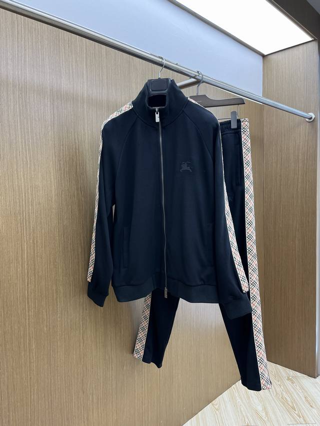 秋冬 套 Bbr 官网独家专供 高端独家定制款 秋冬新款专柜同款休闲套装，透气舒适休闲！高级感满满！细节精致高档，做工无可挑剔！原版高端面料很显高级！面料挺括抗