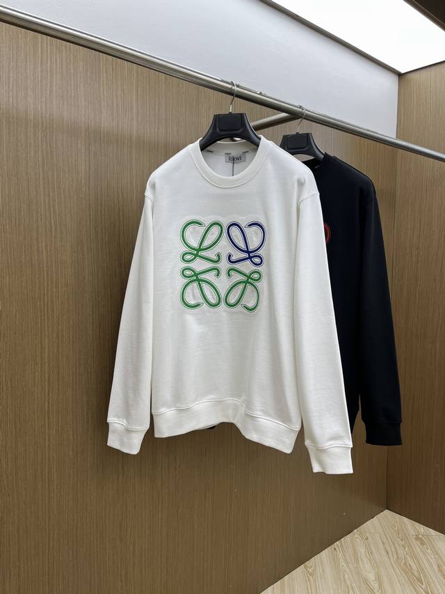 秋冬 Loe 2540秋冬新品圆领休闲卫衣 定制顶级卫衣棉，面料特别有质感，重工刺绣！冬季必备单品，保暖性好。男女通穿，细节到位，版型超赞，上身效果非常好！百搭