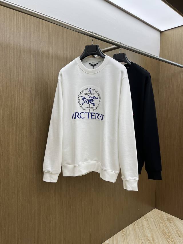 秋冬 Arc 2540秋冬新品圆领休闲卫衣 定制顶级卫衣棉，面料特别有质感，重工刺绣！冬季必备单品，保暖性好。男女通穿，细节到位，版型超赞，上身效果非常好！百搭