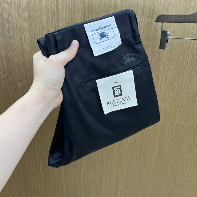 秋冬 Bbr 2540Ss秋冬新品，官网同步有售，男士高端商务休闲西裤，高端进口面料，带弹力，后面采用硅胶字母压胶，五搭配，即经典又时尚，合体裁缝，上身效果无约