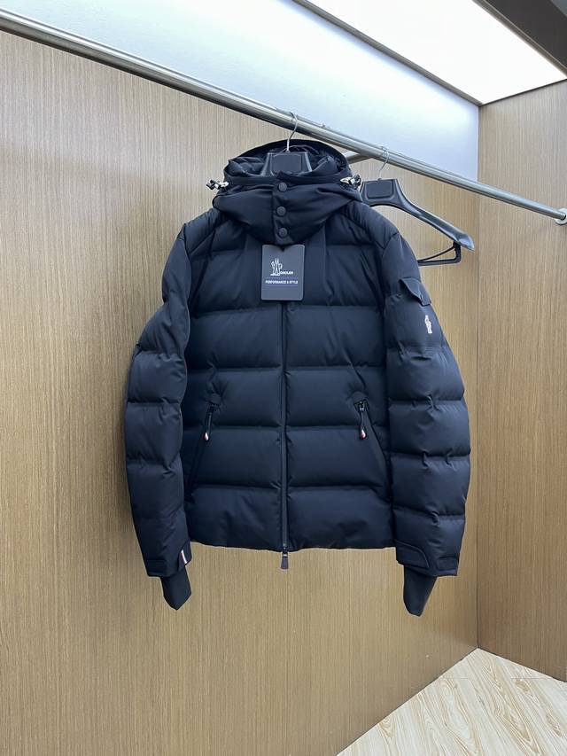 价格p修正 秋冬羽绒 Moncler Montgetech高端男士短款羽绒.柜台2W开外的高端单品.面料真是好的不要不要的.高端客必入单品. 包装再度升级 可加