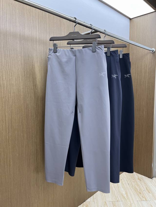 秋冬 Arc'teryx始祖鸟最新秋冬款户外冲锋！ 高端商务系列软壳裤、耐磨、防风防水 一款封神之作的男士，不仅户外可穿，城市商务休闲也可搭配！标牌齐全 男女同