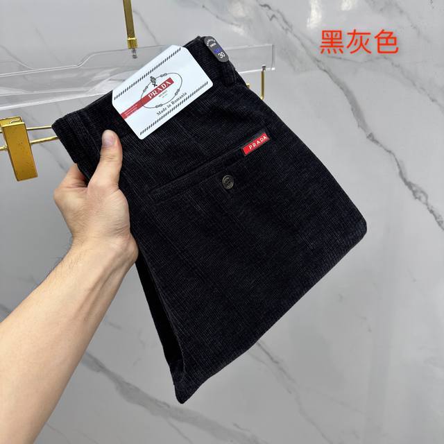 prada普拉达 2025冬季新品休闲裤西裤厚款灯芯绒，官网同步发售，裤身工艺设计，进口客供辅料、面料定制，代工厂p出品免检！每个细节做到极致，原版五金配件，潮