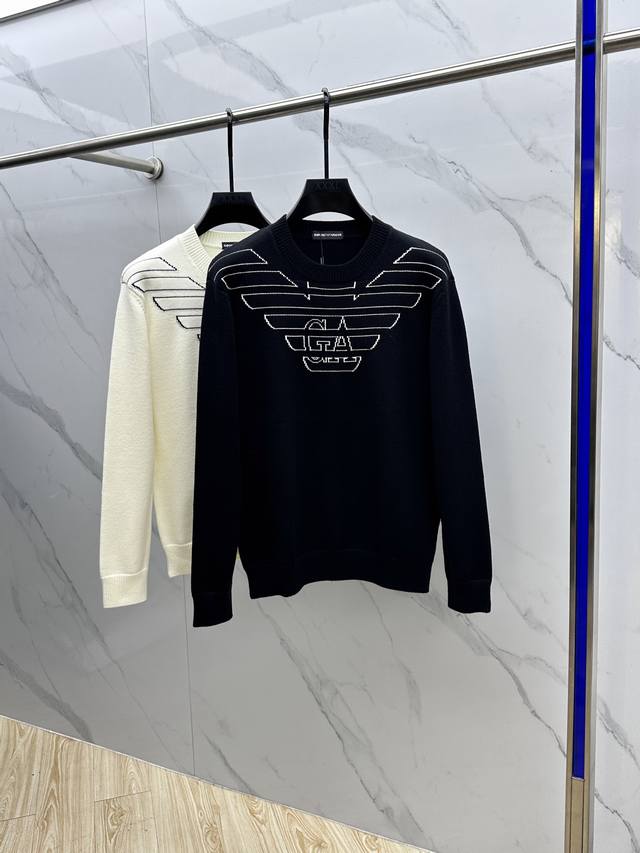 Amani阿玛尼 2025Ss秋冬新品 柔软圆领羊毛针织衫，设计独家呈现！含30%羊毛。70%棉超级流畅线条感极符合美学基调的一款毛衣，最基础的款式以极简低调的