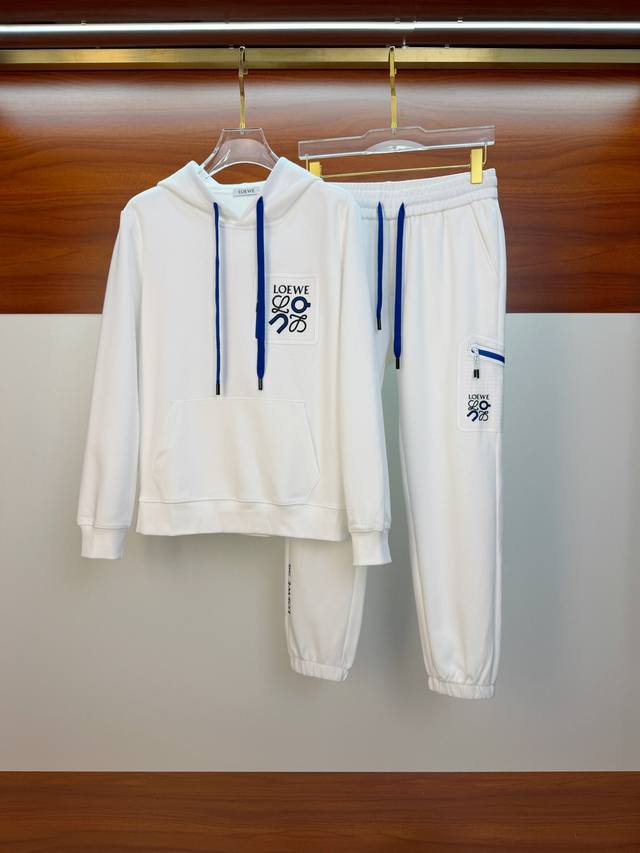 罗意威2025秋冬新款专柜同款休闲空气层面料套装，透气舒适休闲！高级感满满！细节精致高档，做工无可挑剔！原版高端面料很显高级！面料挺括抗皱耐磨，保暖利落有型 这