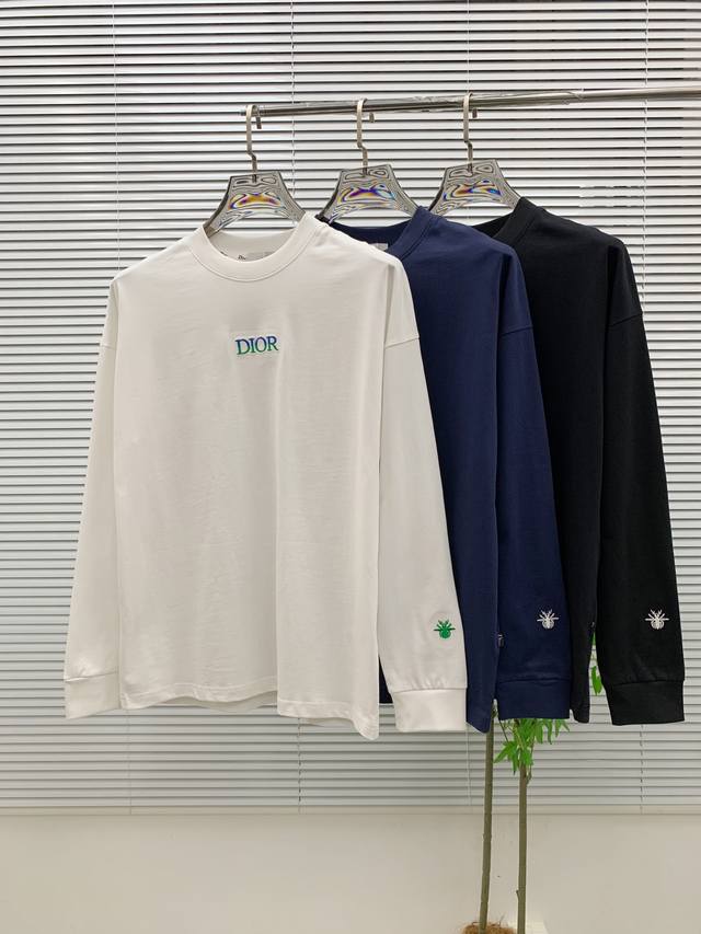 迪奥25Ss秋季 新品 新款贸易订单圆领长袖打底衫长袖T恤网红款！上身舒适透气，不僵硬，整体有着丰富的立体感，品质出口订单，满足通勤人们对于着装的简约需求，上身