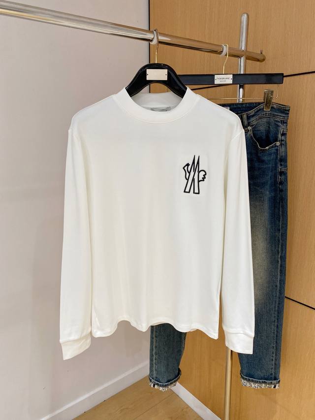 蒙口25Ss秋季 新品 新款贸易订单圆领长袖打底衫！长袖T恤网红款！上身舒适透气，不僵硬，整体有着丰富的立体感，品质出口订单，满足通勤人们对于着装的简约需求，上