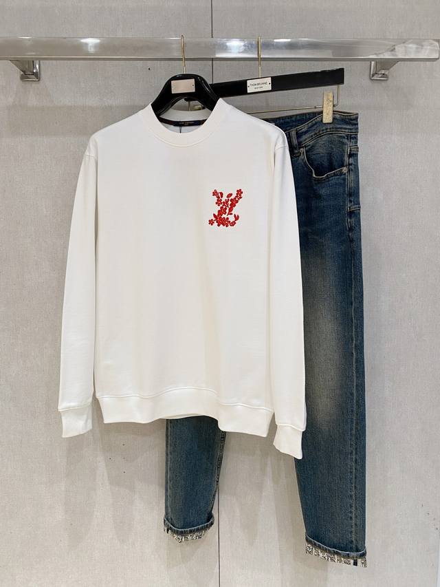 Lv 25Ss 新品 最新最顶级版本精美工艺圆领卫衣，最顶级的品质专柜原单套头衫，顶级制作工艺进口面料，专柜品质重工刺绣设计，采用进口高端订制面料，进口丝线手感