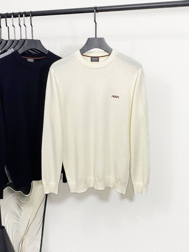 Ez25Fw秋冬新款优质羊绒羊毛混纺纱线针织圆领毛衣，男士胸口三叉Logo刺绣基础休闲套头毛衣针织衫！贸易公司渠道稀出，Z家经典圆领款针织毛衣，为休闲衣橱奉上全