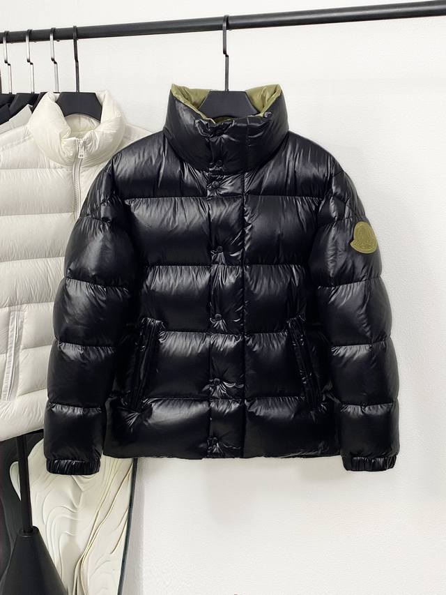 Moc25Fw秋冬款时尚哑光尼龙防水羽绒夹克，经典刺绣徽章高立领羽绒服外套！贸易公司重磅渠道稀出，可遇不可求的区域限定款，目前国内无售！绝对的当下M家族最高端时