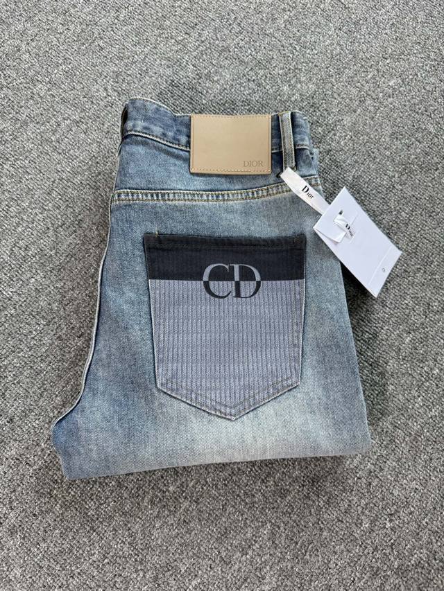 迪奥 2025Ss早秋新款修身小脚牛仔裤 完美洗水工艺 定制顶级五金Logo 独家定制微弹面料 码数29-38 没35、37