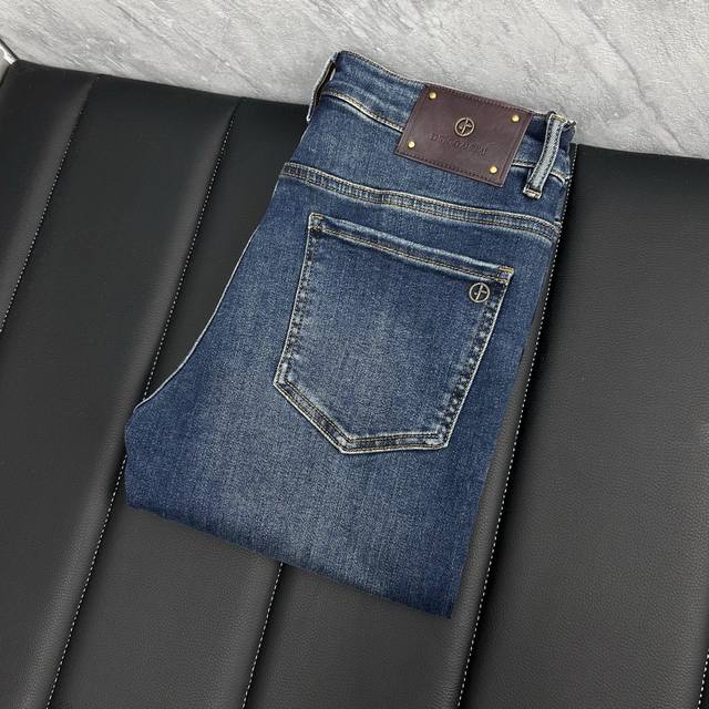 巴利‘’秋冬新款男士牛仔裤 精选进口丹宁牛仔面料 重工环保洗水 手感柔和 兼备耐磨性 版型小直筒 微弹力显瘦修身，细节完美，五金辅料精选高等品质，做工精细，绝非