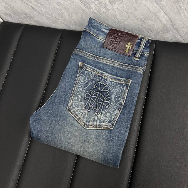 克罗‘’秋冬新款男士牛仔裤 精选进口丹宁牛仔面料 重工环保洗水 手感柔和 兼备耐磨性 版型小直筒 微弹力显瘦修身，细节完美，五金辅料精选高等品质，做工精细，绝非