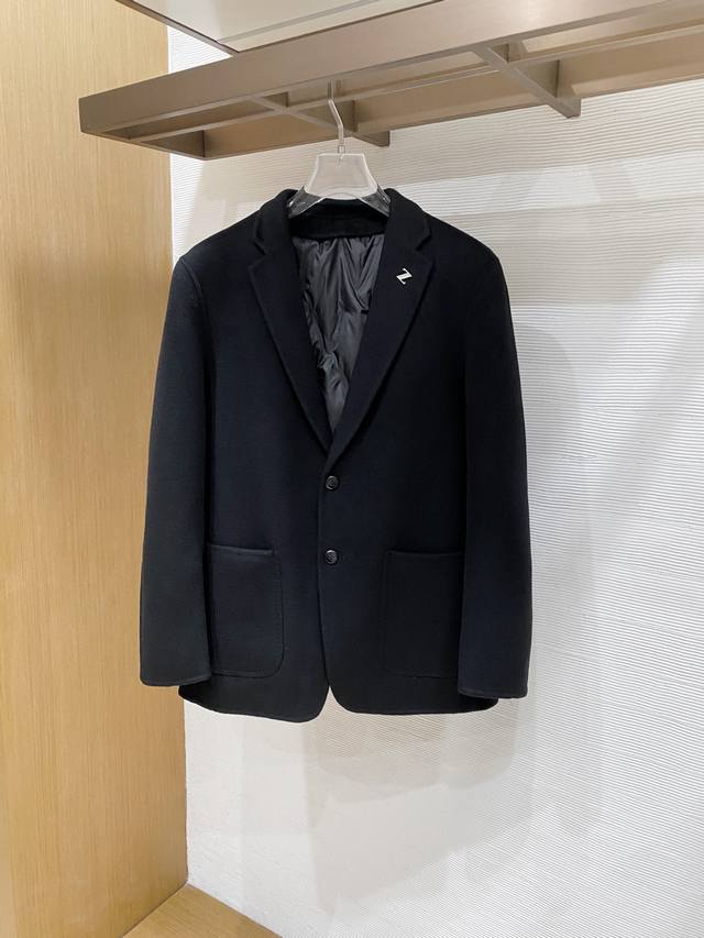 杰尼亚羊毛羽绒西服，内里羽绒可以拆卸 码数：48-56 颜色：黑色 型号：2599036Fzl