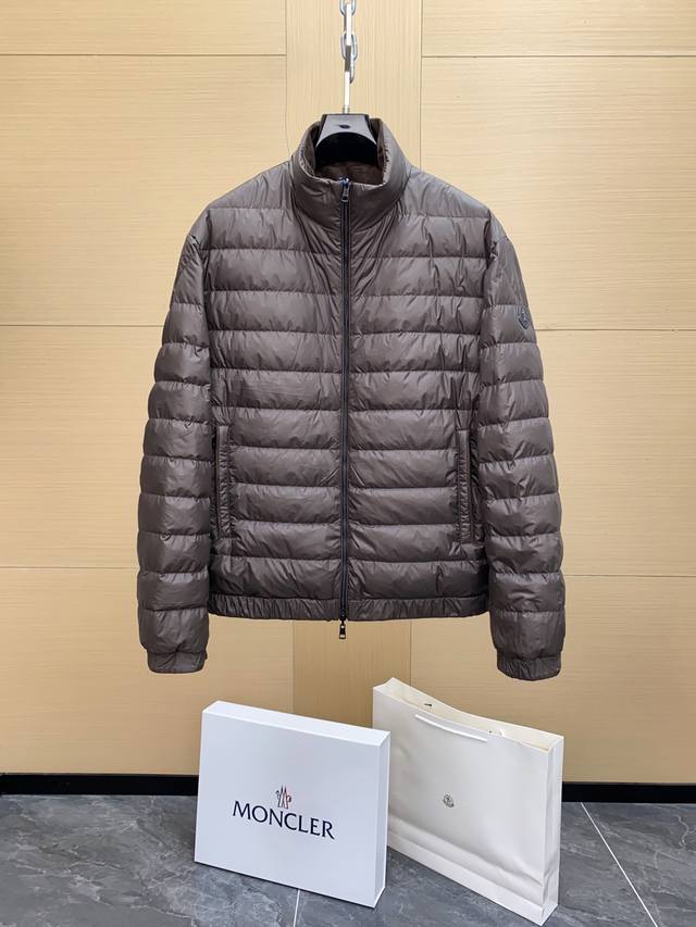 现货发售！新品 双面两穿蒙口将实用发挥到极致 ！ 真皮高定 持续出货 . 独家 ｜原版购入真品级 绒面皮革 两穿羽绒夹克. 正面主料： 羊皮革 反面主料：白鹅绒