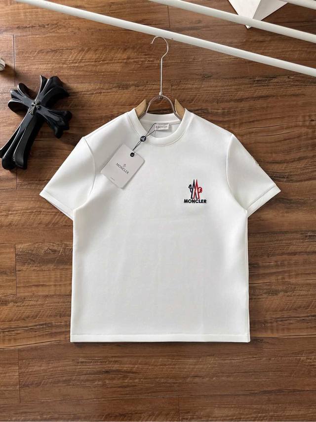 Mon#Cler 蒙口 2025秋冬太空棉字母刺绣Logo时尚百搭打底圆领短袖衫，精致工艺面料，顶级元素融合打造，经典短袖3标齐全，潮男时尚，无论是上身舒适度还