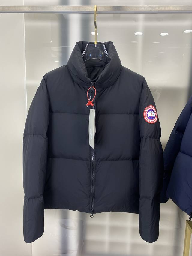 Canada Goose加拿大鹅 2025 Grandview 女士黑标短款羽绒服 2266Wb 设计现代版型将实穿功能与休闲风格融为一体。采用可持续面料 “A