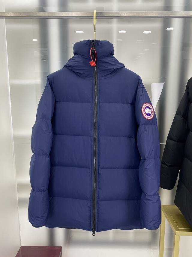 Canada Goose 加拿大鹅 Lawrence 连帽 羽绒夹克 2801M 衣长及大腿中部 采用 Recycled Enduraluxe 防风面料柔软触感