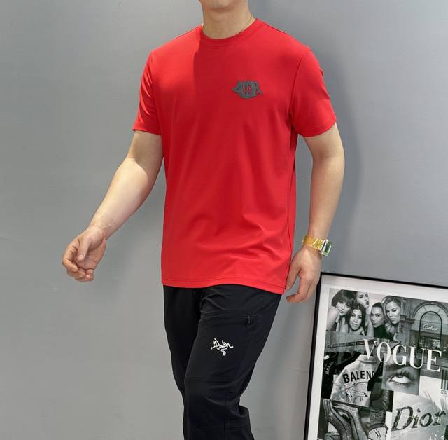 Dior迪奥25S款莫代尔T恤.基础款Cd推荐！焕新升级百搭基础款，贸易公司出品！！甄选优质有机300G莫代尔棉面料，透气舒适 质地强韧.经久耐穿.胸前经典字母