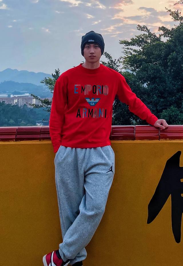 Ea7*阿玛尼*25S男士莫代尔长袖T恤.胸前经典字母飞鹰图形设计，高温烫画工艺.简单高级！常规版型！干练的款式.定制客供300克莫代尔精梳面料，上乘面料，自然