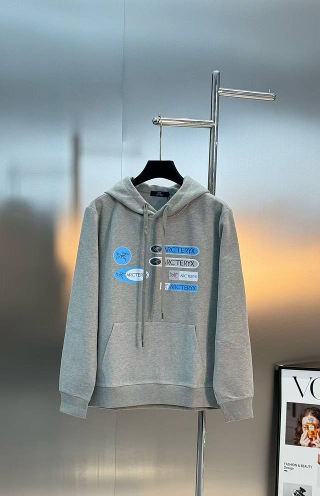 Arc‘Teryx始祖鸟新款连帽卫衣.25S秋冬原单爆款男女同款！胸口品牌字母图形标识.高温烫画工艺.简单高级.一款最基础的单品 定制380G卫衣棉面料，舒适柔