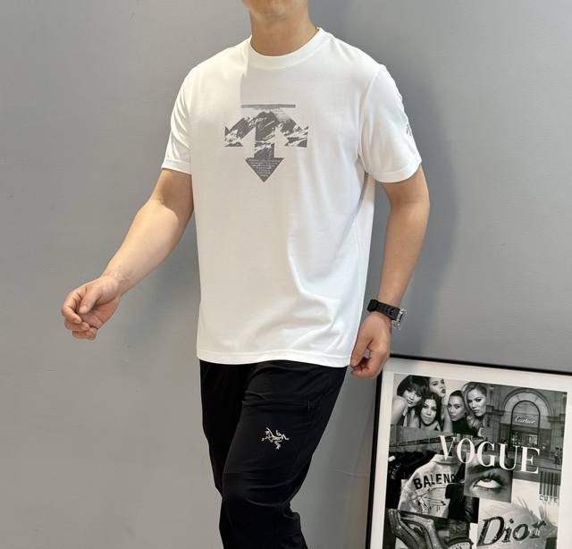 Descent*迪桑-特基础款T恤.25S新款男女同款！纯色系推荐！胸口经典标识设计.高温烫画工艺.绣口品牌硅胶标识！简单高级.质感极好舒适又透气.让人过目难忘