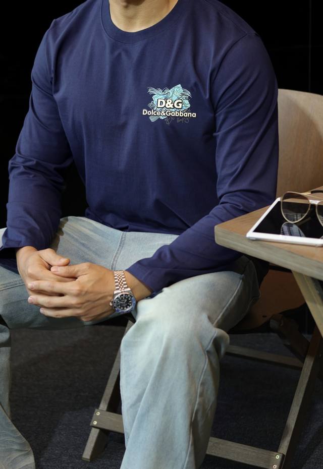 D&G*杜嘉班纳25S新品男士莫代尔长袖T恤经典基础款推荐！优选300G莫代尔棉.婴儿的触碰感觉，入手必定回购！！！面料舒适柔软有着极致亲肤透气的穿着体验...