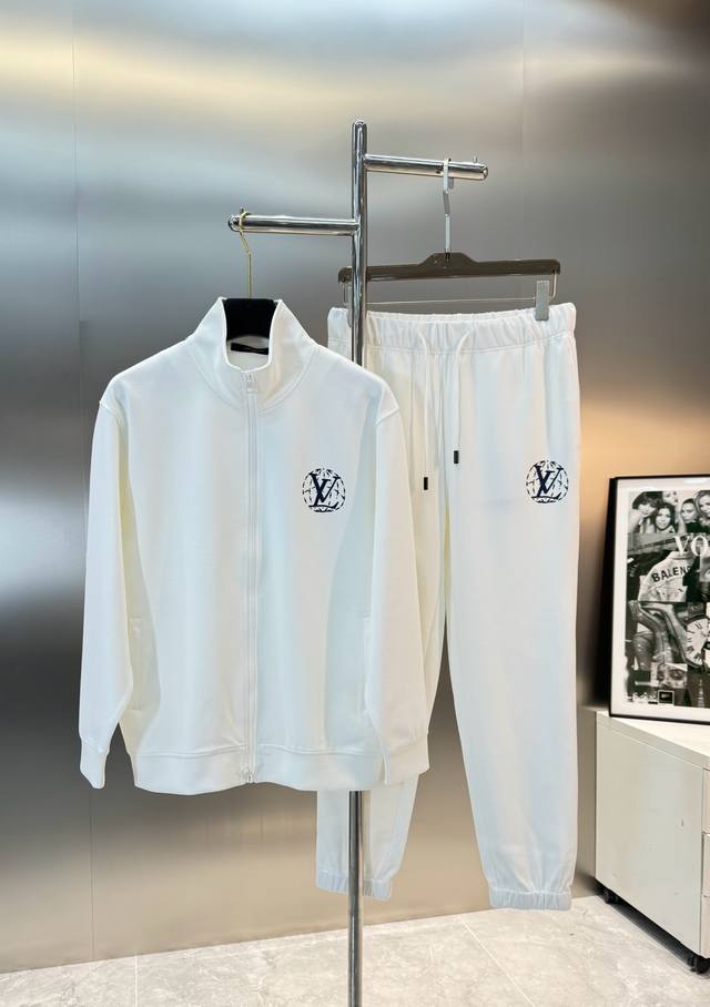 外套 ，裤250 驴牌*2025S新款休闲天丝套装！可分开购买.专柜同步！细节精致高级，品牌Logo图形高级感满满。衣身胸口及裤子兜口下方精致图形时尚潮流.上衣