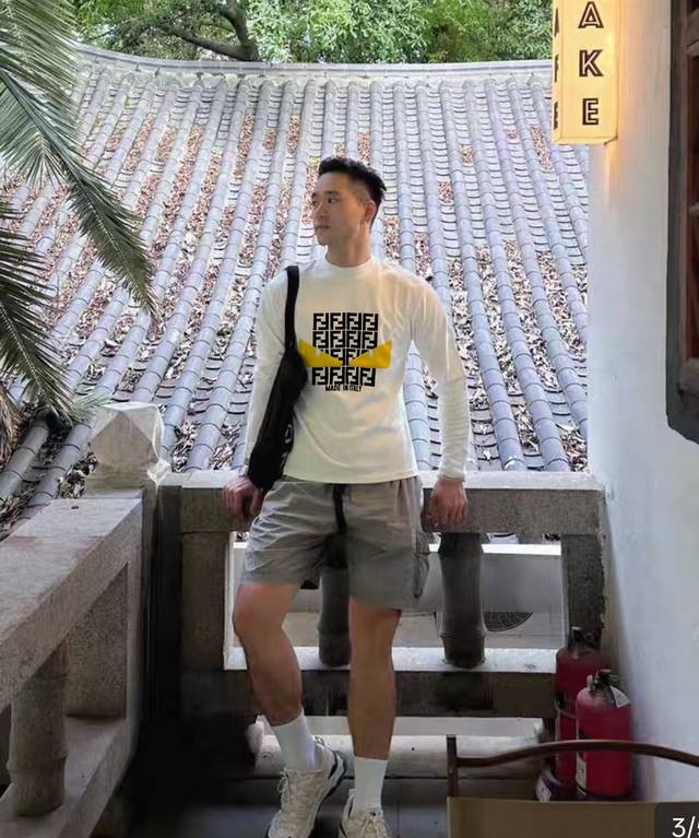 Fendi芬迪25S新款莫代尔长袖T恤衣身胸前3D小怪兽烫画.Ff造型完美体现芬迪家的走心程度 .客供定织300G莫代尔棉，整件单品的面料质感极佳 着身舒适透气