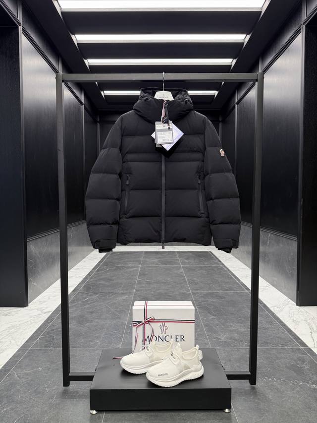 特级羽绒Moncler黑标滑雪 渠道臻品 代工厂p出口级别订单货品.裁剪版型超级好看的王牌爆款单品！品相完美.2025秋冬 Grenoble滑雪羽绒服 彰显造型