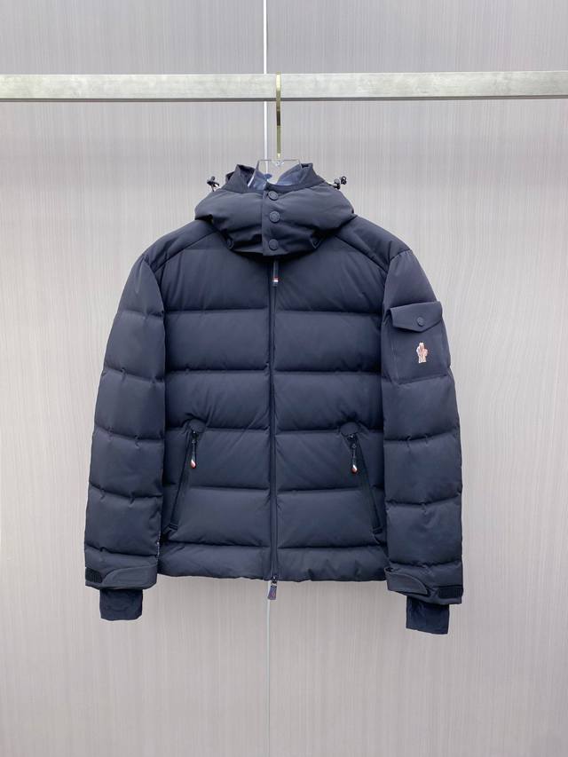 特级羽绒Moncler Montgetech 限定蓝色 高端男士短款羽绒夹克外套.柜台2W开外的高端单品.面料真是好的不要不要的.高端客必入单品.太漂亮这个配色