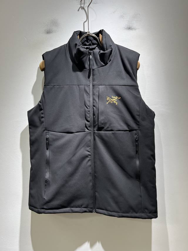 Arcter*X始*祖鸟 2025秋冬新款男士棉服夹克外套，户外品牌可能大家第一想到的就是加拿大鹅、始祖鸟。给人一种标签试的感觉！除了在款式设计上颇有造诣之外，