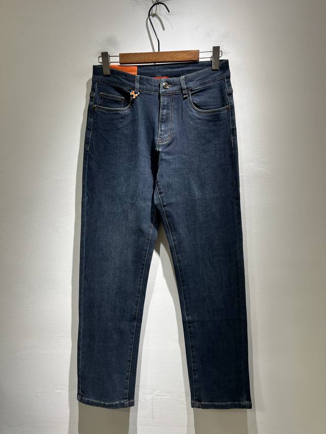 Herm*S 爱*仕 2025秋冬男士高端丹宁水洗小直筒牛仔裤 海外贸易公司渠道订单 ！男士修身直筒牛仔裤！上海恒隆店在售！高级、简约，工艺和用料方面都颇为考究