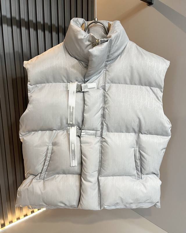 Dio*R迪*奥2025秋冬男士薄棉服马甲夹克外套，最新时尚休闲夹克，贸易公司渠道稀出，同步官网发售，胸前Logo图案设计！男神最为期待的精品狠货重磅来袭，让你