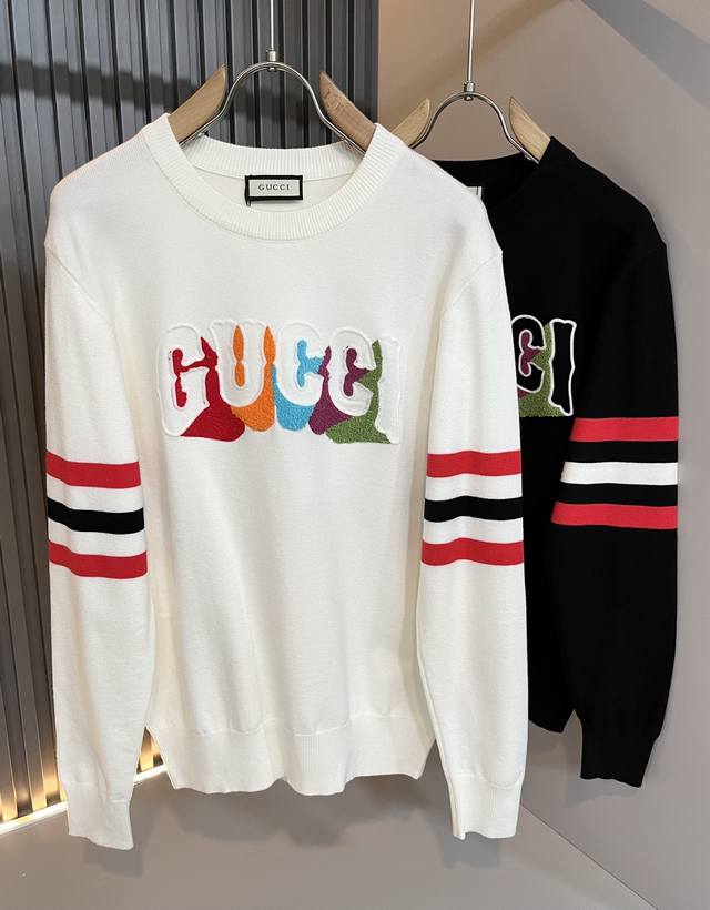 Guc*I 古家 2025秋冬新款男女同款 针织羊毛衫，胸前标志Logo刺绣设计！贸易公司渠道稀出，同步官网发售！G家秋冬系列情侣毛衣上线，设计经典配色钩织设计